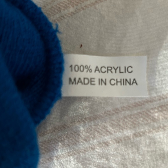 Chicago Cubs Winter Hat - Picture 3 of 3